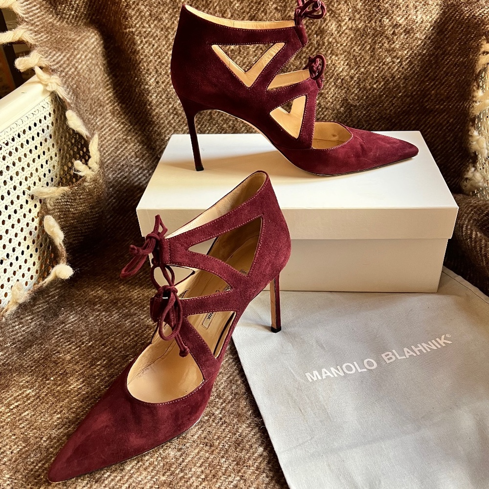 Manila Blahnik Askari Bordeaux Maryjane tie heals